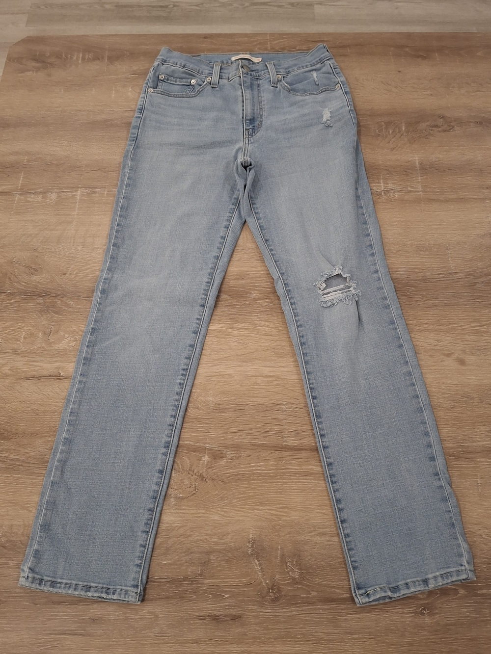 Levi's 724 High Rise Straight Jeans Women's 30x32 Light Wash Distressed Denim